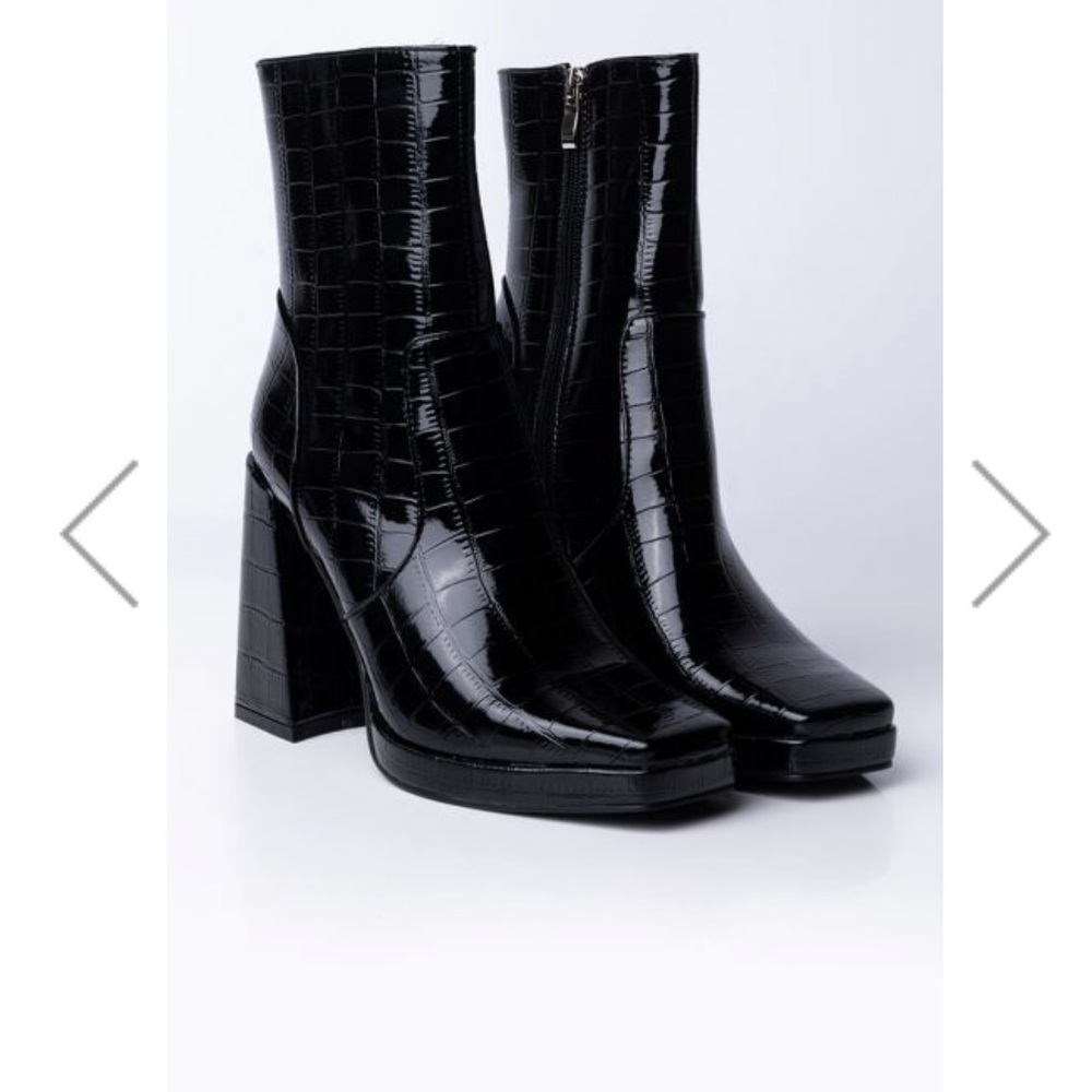AZALEA WANG NOBODY DOES IT LIKE ME CHUNKY BOOTIE IN BLACK / NWT / 7.5